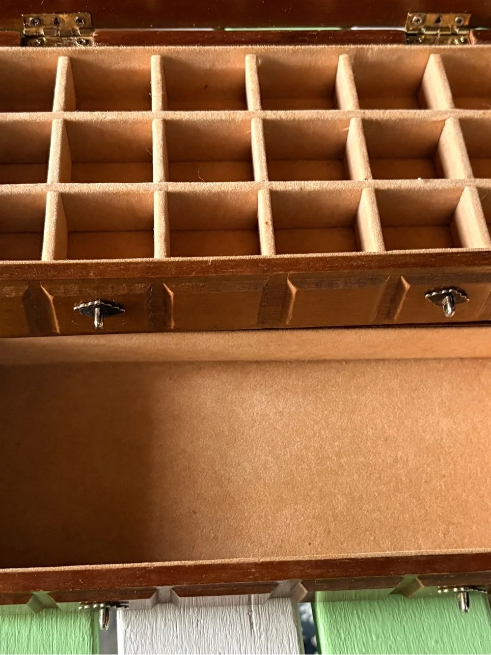 Vintage Beauty: Wooden Jewelry Box